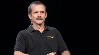 El astronauta Chris Hadfield se pronuncia sobre <i>esos</i> vídeos de ovnis: "el colmo de la estupidez"